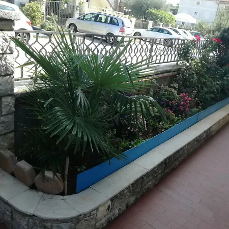 Park Apartment *
